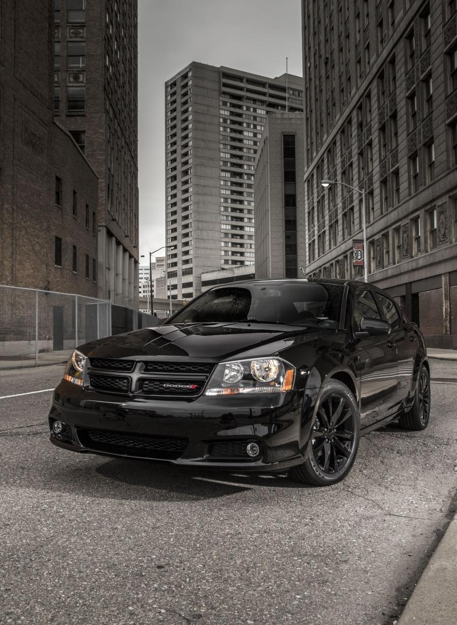  Dodge Avenger Blacktop Edition 2012 года  (фото 13 из 25)